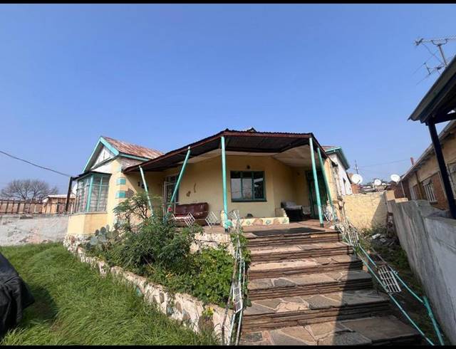 8 BEDROOM HOUSE FOR SALE IN ROSETTENVILLE